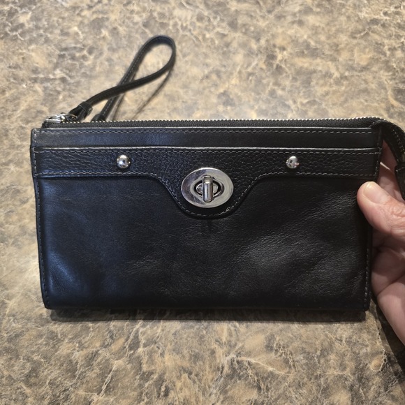 COACH Vintage Classic Black Leather Turn Lock Front Wristlet Wallet - Picture 1 of 8